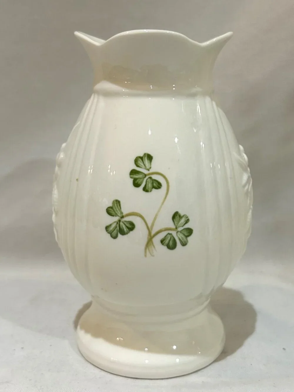 Irish Donegal Belleek Porcelain Mourne Vase 4.75